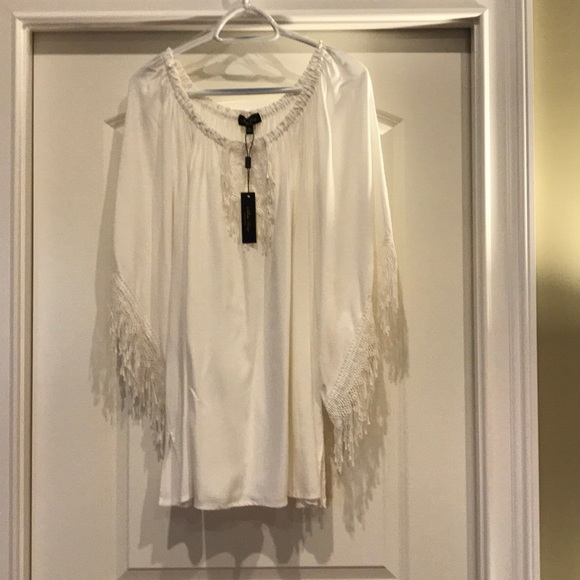 Woman’s top - Picture 1 of 6